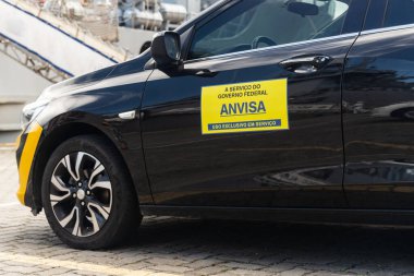 Salvador, Bahia, Brezilya - 26 Ocak 2025: Ulusal sağlık izleme ajansından bir araç Brezilya 'nın Salvador kentinde park halinde görüldü.
