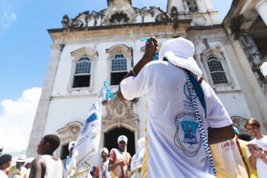 Salvador, Bahia, Brezilya - 13 Aralık 2019: Kültür grubu Filhos de Gandhy, Salvador, Bahia 'da Saint Luzia anısına düzenlenen törende görüldü..
