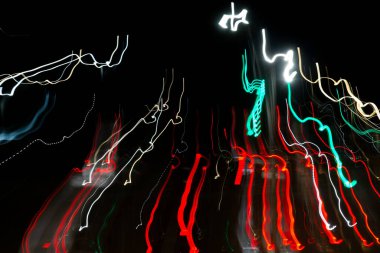 Parlak, çok renkli ışık ışınları hareket halinde olan soyut bir arka plan. Copyspace konsepti. Fotoğraf efekti. Doku