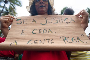 Salvador, Bahia, Brezilya - 21 Eylül 2025: İnsanlar Salvador, Brezilya 'daki Ulusal Kongre' ye karşı düzenlenen bir gösteri sırasında pankart ve posterlerle sokaklara döküldü.