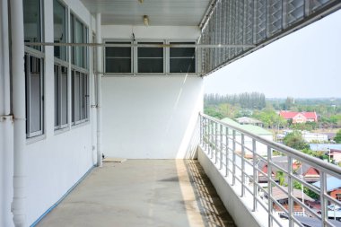 Balkon binanın cephe