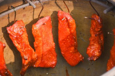 Güzel renkli kızarmış domuz eti, Tayland yemeği.