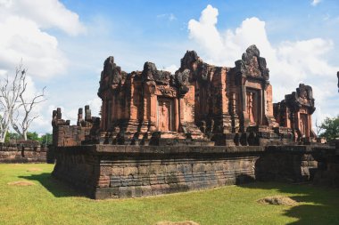 Khon Kaen, Tayland 28 Ekim 2023 Prasat Pueai Noi veya Phrathat Ku Thong, Pueai Noi Bölgesi, 