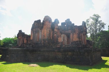 Khon Kaen, Tayland 28 Ekim 2023 Prasat Pueai Noi veya Phrathat Ku Thong, Pueai Noi Bölgesi, 