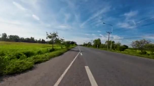 Een Motorfiets Rijden Weg — Stockvideo