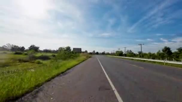 Mengendarai Sepeda Motor Jalan — Stok Video