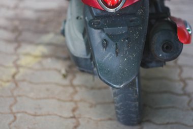 Motosikletlerin plakası yoktur..