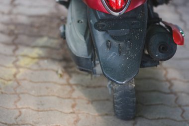 Motosikletlerin plakası yoktur..