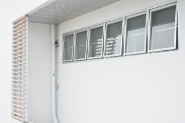 Building wall openings for ventilation