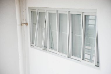 Building wall openings for ventilation