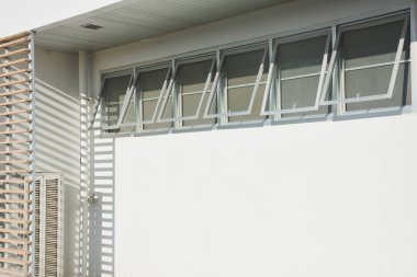 Building wall openings for ventilation