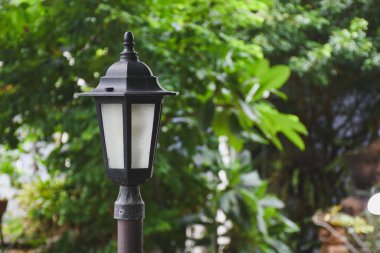 Parktaki eski lamba.