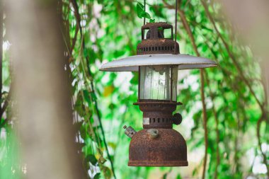 Parktaki eski lamba.