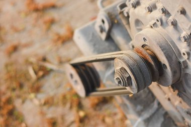 Yol sondaj makinesinin kemerini kapat