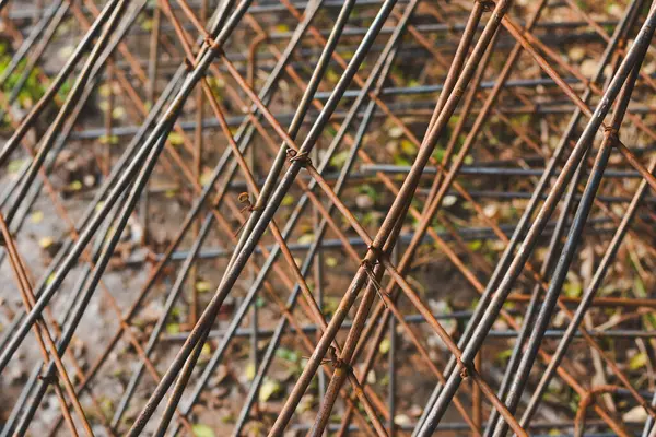 İnşaatta kullanılan inşaat çubuğunun yakın görüntüsü.