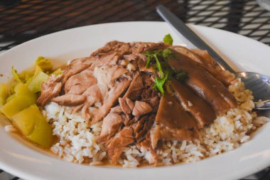 Demir yarışması masasının genel görünümü, 1 ana yemek, meze ve çorba, hepsi 