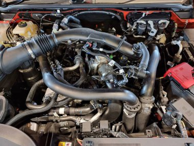 Kamyonun motoru temizlendikten sonra..