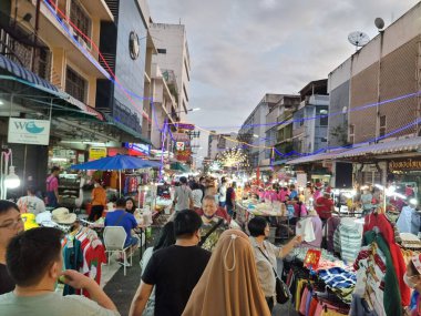 Hatyai-Tayland. 24 Aralık 2022. Yürüyen atışlar. Nefret Yai Gece Pazarı 'ndaki Yemek Festivali' nde.