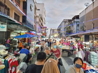 Hatyai-Tayland. 24 Aralık 2022. Yürüyen atışlar. Nefret Yai Gece Pazarı 'ndaki Yemek Festivali' nde.
