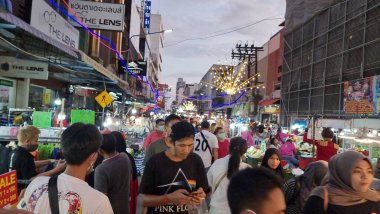 Hatyai-Tayland. 24 Aralık 2022. Yürüyen atışlar. Nefret Yai Gece Pazarı 'ndaki Yemek Festivali' nde.
