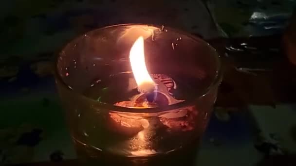 Llama Naranja Una Lámpara Aceite Vaso — Vídeos de Stock