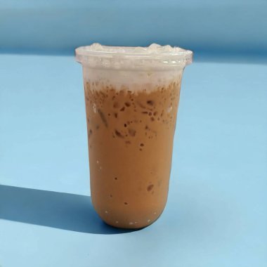 Buzlu kahve ve buzlu çay Tayland 'da susuzluğunuzu gidermek için popüler içkilerdir..