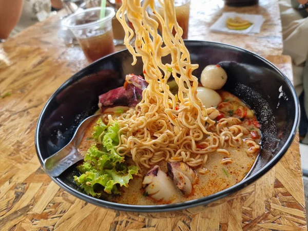 Krémes Tom Yum Tészta Egy Híres Étel Thaiföldön Fogyasztható Minden — Stock Fotó