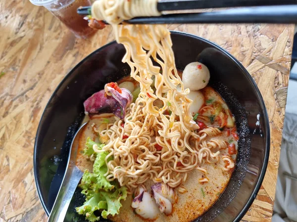 Kremowy Tom Yum Noodles Jest Słynne Jedzenie Tajlandii Mogą Być — Zdjęcie stockowe