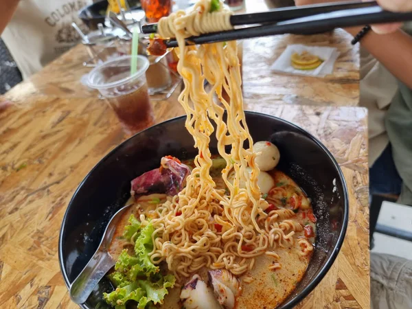 Kremowy Tom Yum Noodles Jest Słynne Jedzenie Tajlandii Mogą Być — Zdjęcie stockowe