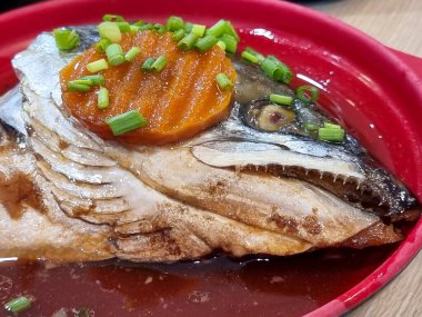 Japon usulü soya soslu iyi kalite somon balığı kafası..