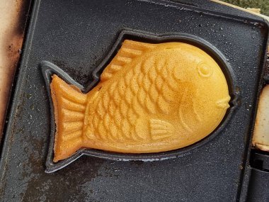 Taiyaki, balık şekilli hamur işleri balık şeklinde bir fırında..