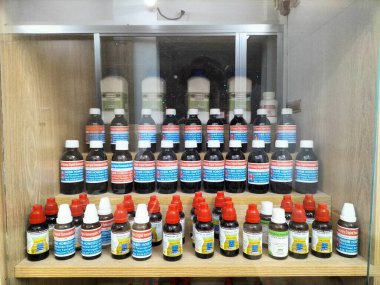 Eczane raflarına yerleştirilen homeopatik ilaçlar