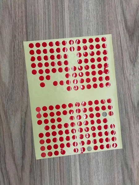Rode Kleur Dot Sticker — Stockfoto