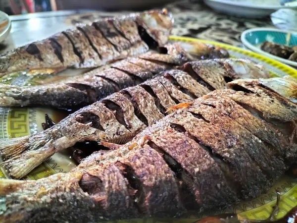 Padma Nehri 'nden Çıtır Kızarmış Hilsha Balığı: Geleneksel Bengali Lezzeti