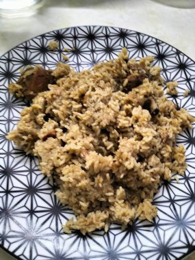 Otantik Bangladeş Kacchi Biryani ve Rosto: Geleneksel Yemek Masası Düzenleme