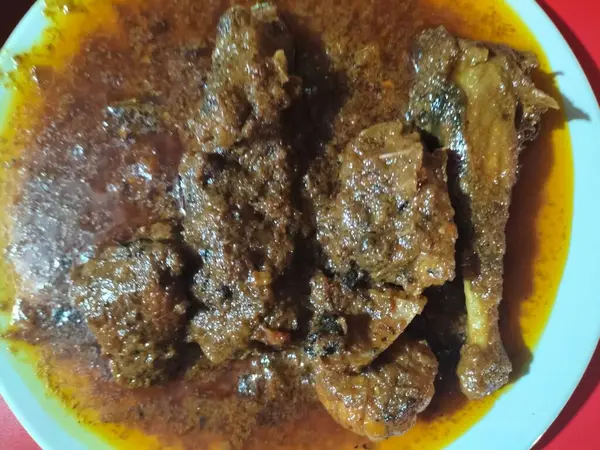 Lezzetli, körili tavuk. Taze ve baharatlı.