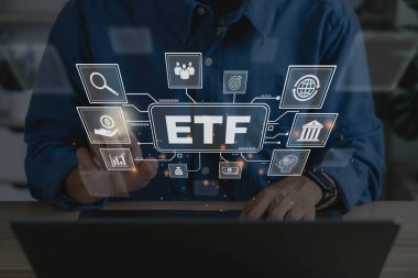ETF, Borsa Fonu. İş adamları ETF ve ticaret simgelerine sahip bir labirent kullanıyorlar. İş finans kavramı..