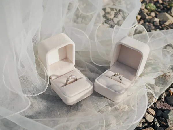 Αξεσουάρ Γάμου Βέρες Αρραβώνων Διαμαντιών Λευκό Κουτί Ημέρα Του Αγίου — Φωτογραφία Αρχείου