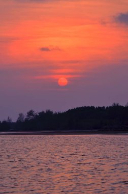 Doğa arka plan için günbatımı sırasında ile deniz görünümü