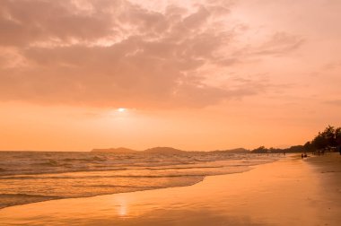 Deniz doğa arka plan için günbatımı gökyüzü ile görünümü