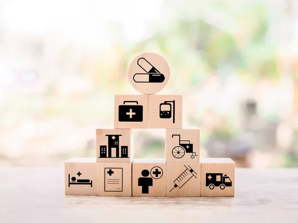Holzblock Mit Gesundheitswesen Und Medizinischen Ikonen Set — Stockfoto