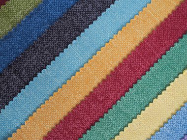 Renkli arka plan, renkli kumaş yığını. Sessiz renkli kumaş arkaplanının tam çerçeve görüntüsü