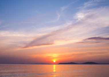 Doğa arka plan için günbatımı sırasında ile deniz görünümü