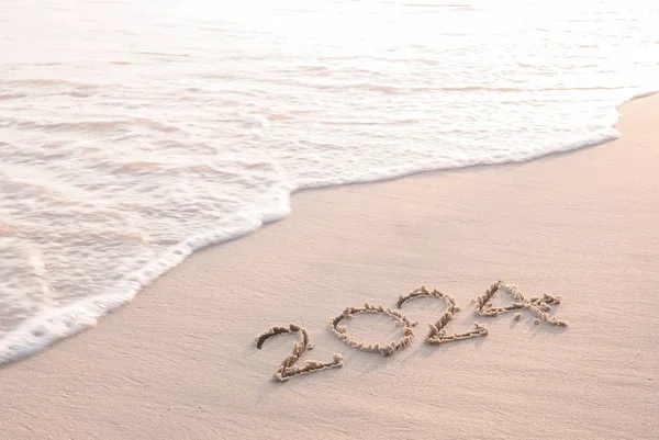 2024 Jahr Strand Der Sonnenuntergangszeit Geschrieben Neujahrskonzept 2024 Stockfoto