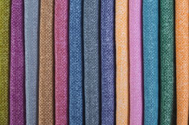 Renkli arka plan, renkli kumaş yığını. Sessiz renkli kumaş arkaplanının tam çerçeve görüntüsü