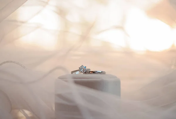 Berlian Pertunangan Cincin Kawin Kerudung Pengantin Aksesoris Pernikahan Hari Valentine Stok Lukisan  