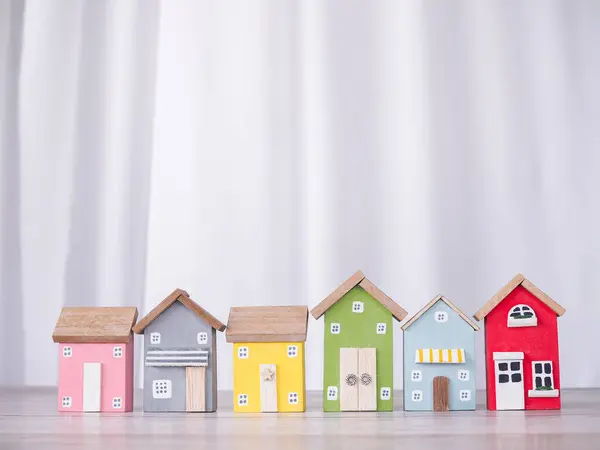 Miniaturhaus Für Immobilieninvestitionen Häuserhypothek Immobilienkonzept Stockbild