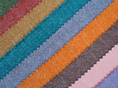 Renkli arka plan, renkli kumaş yığını. Sessiz renkli kumaş arkaplanının tam çerçeve görüntüsü