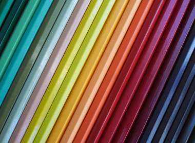 Doku arkaplanı için renkli kalemlerin tam çerçeve görüntüsü