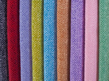 Renkli arka plan, renkli kumaş yığını. Sessiz renkli kumaş arkaplanının tam çerçeve görüntüsü